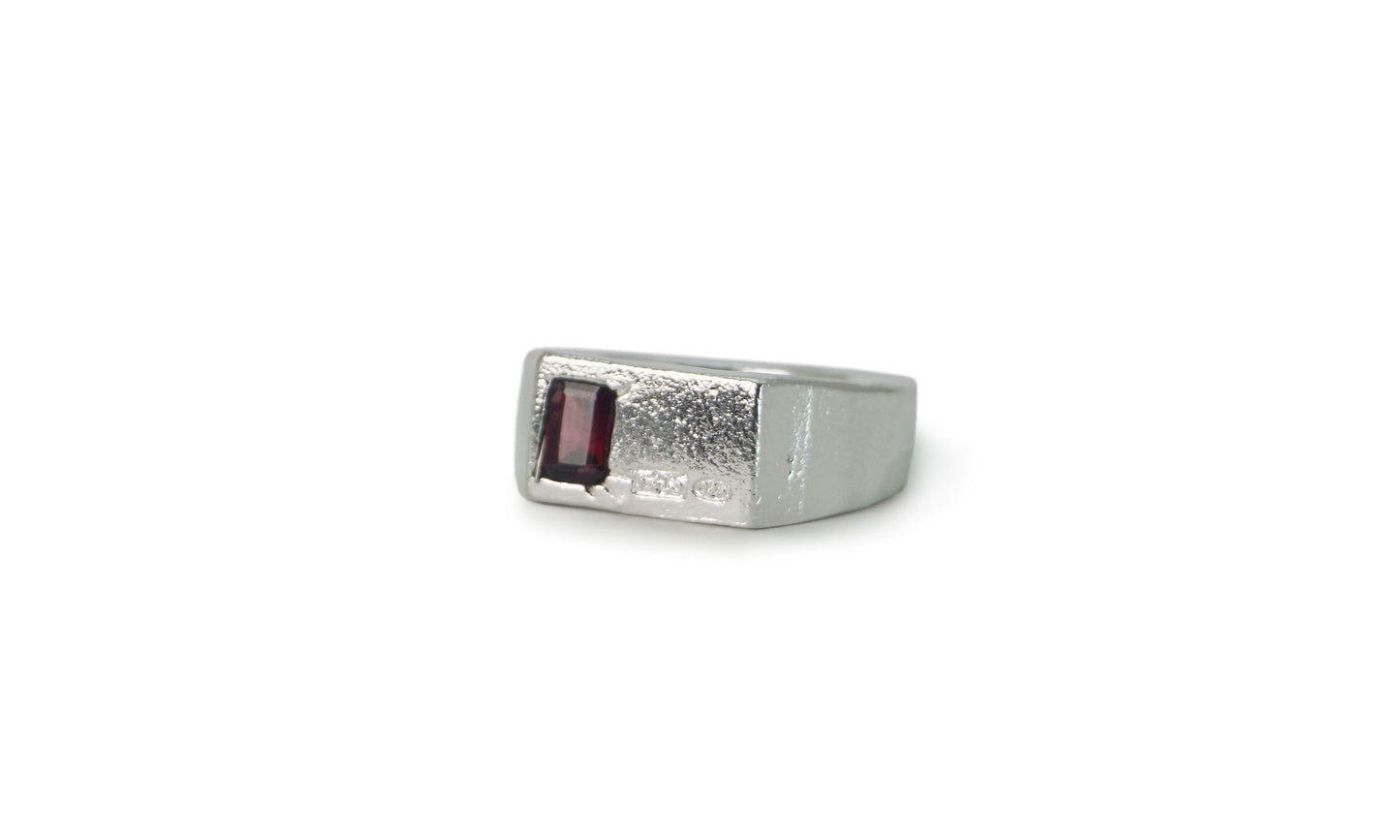 IKUT | CHUNKY GEMSTONE SIGNET RING