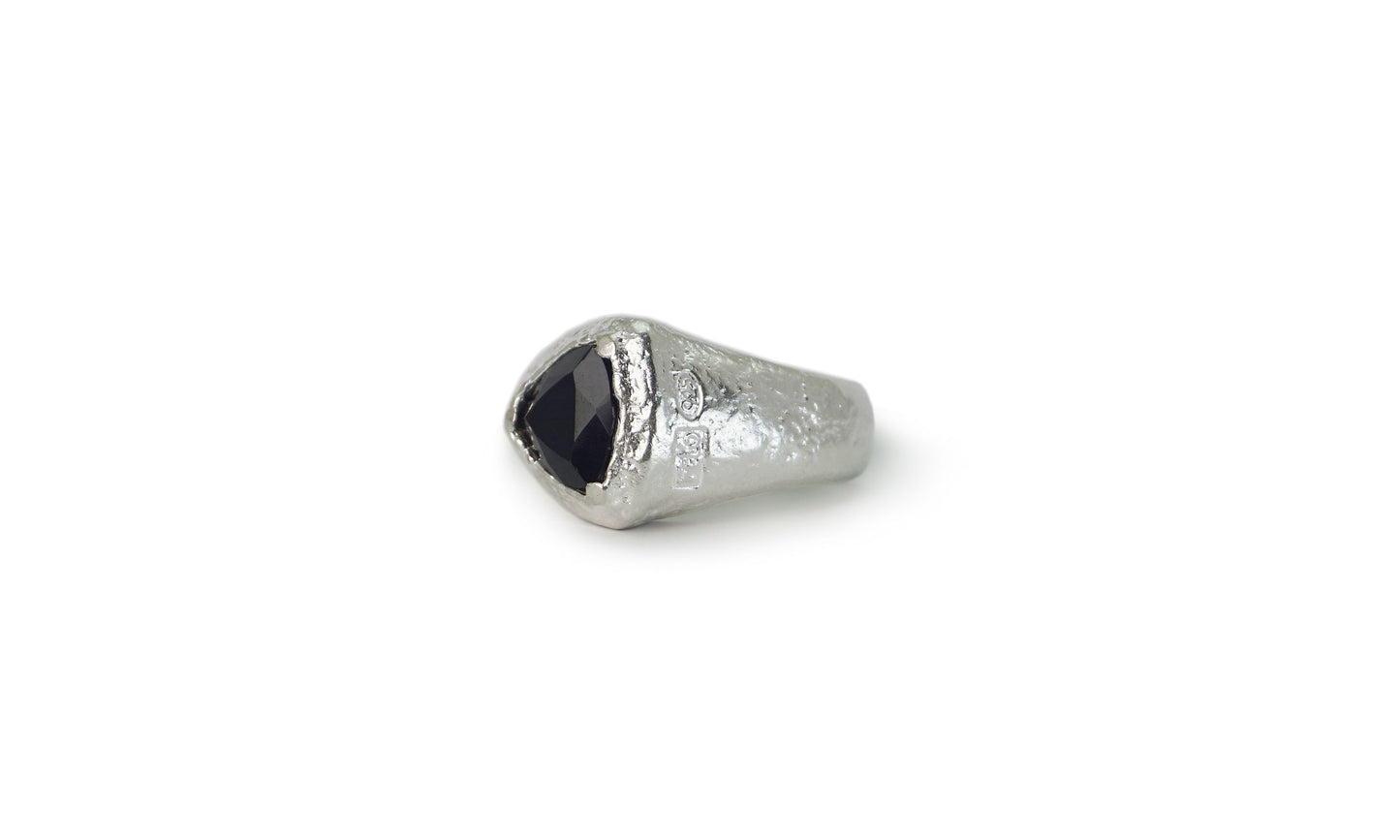 SEGI | TRIANGULAR GEMSTONE RING