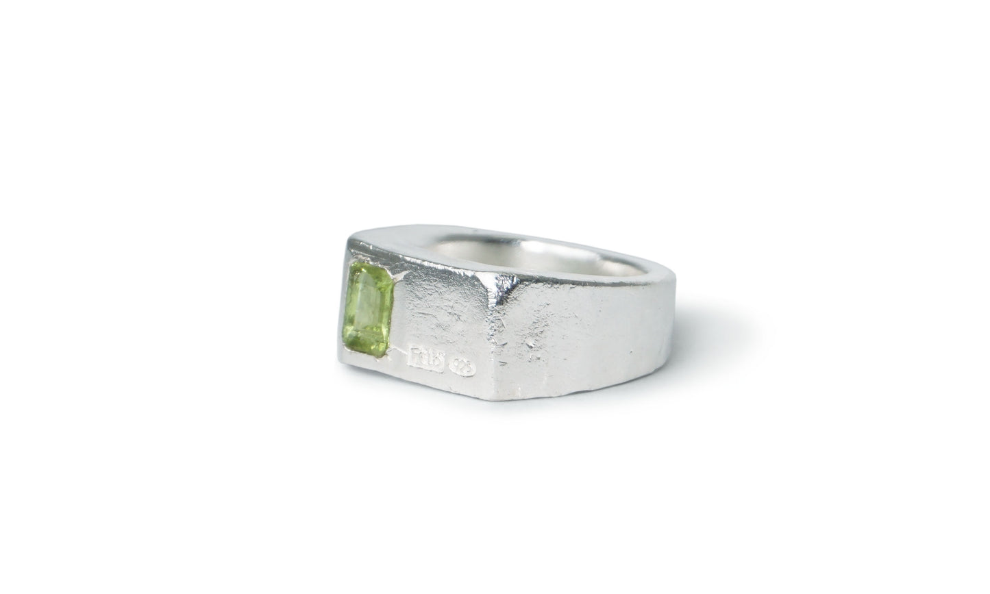 IKUT | CHUNKY GEMSTONE SIGNET RING