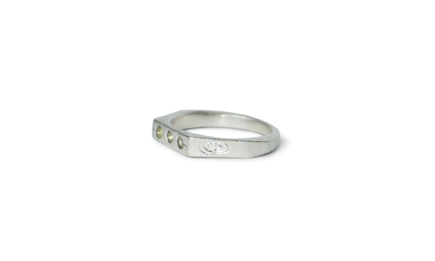SENDIRI | TRIO GEMSTONE RING
