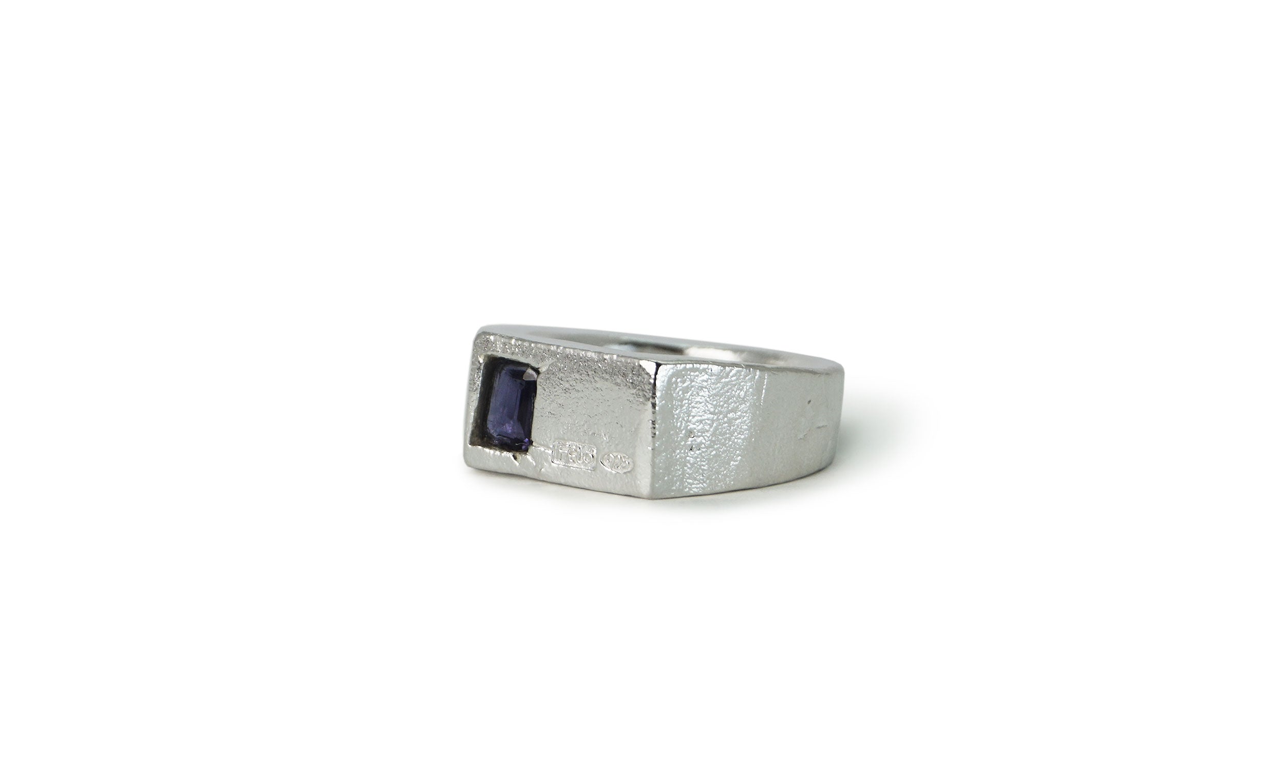 IKUT | CHUNKY GEMSTONE SIGNET RING