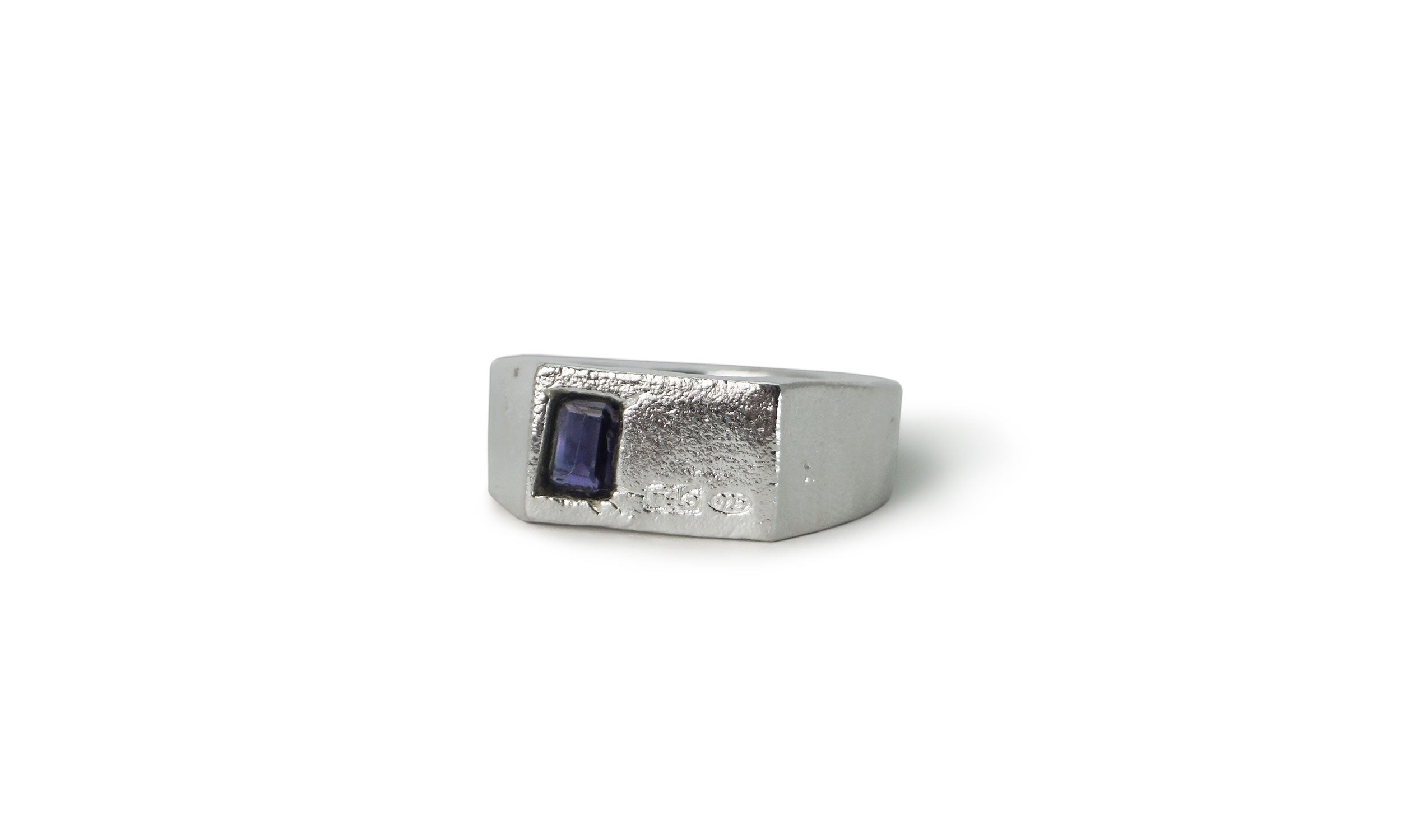 IKUT | CHUNKY GEMSTONE SIGNET RING