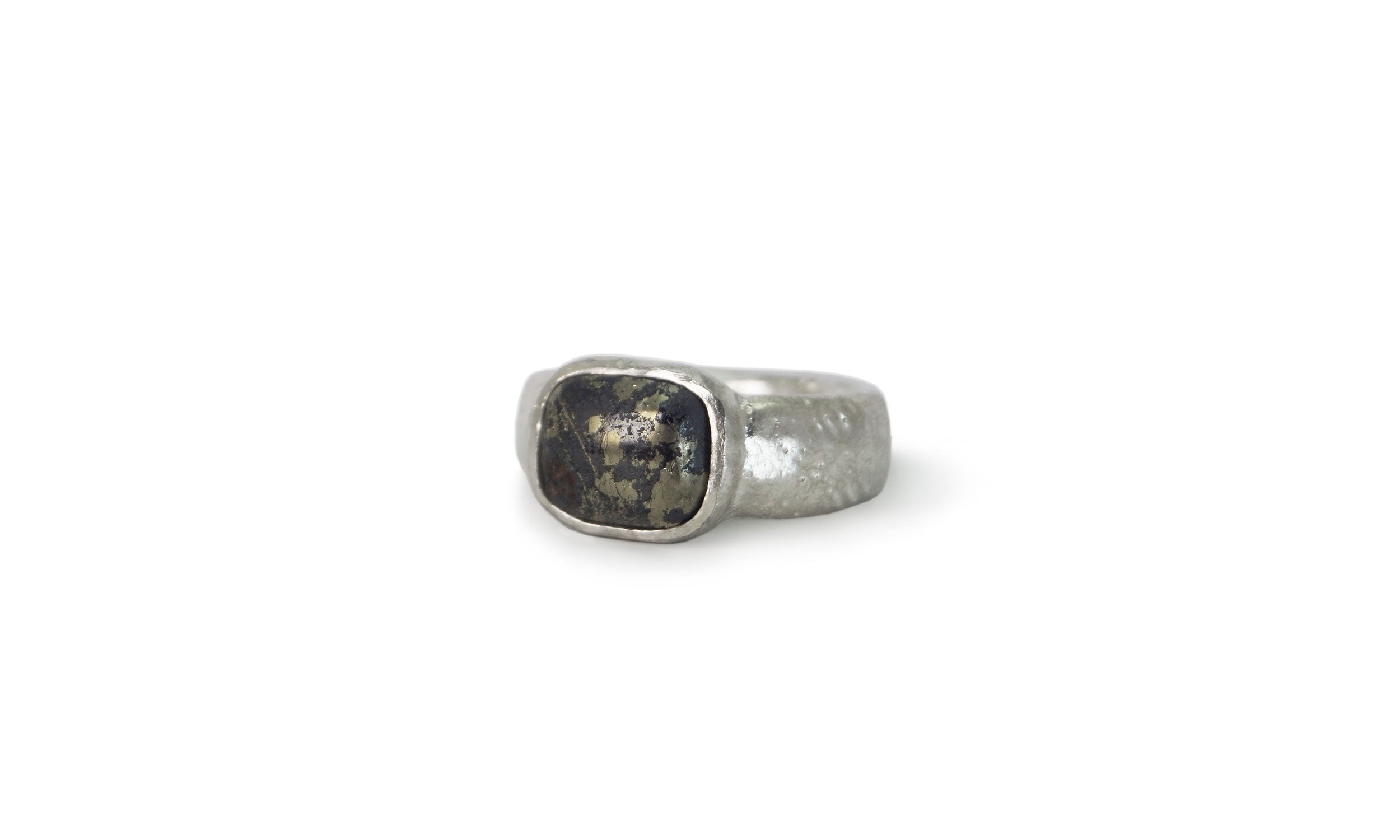 ALTER | CUSHION CUT SILVER SIGNET RING