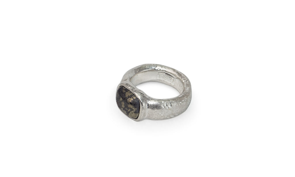 ALTER | CUSHION CUT SILVER SIGNET RING