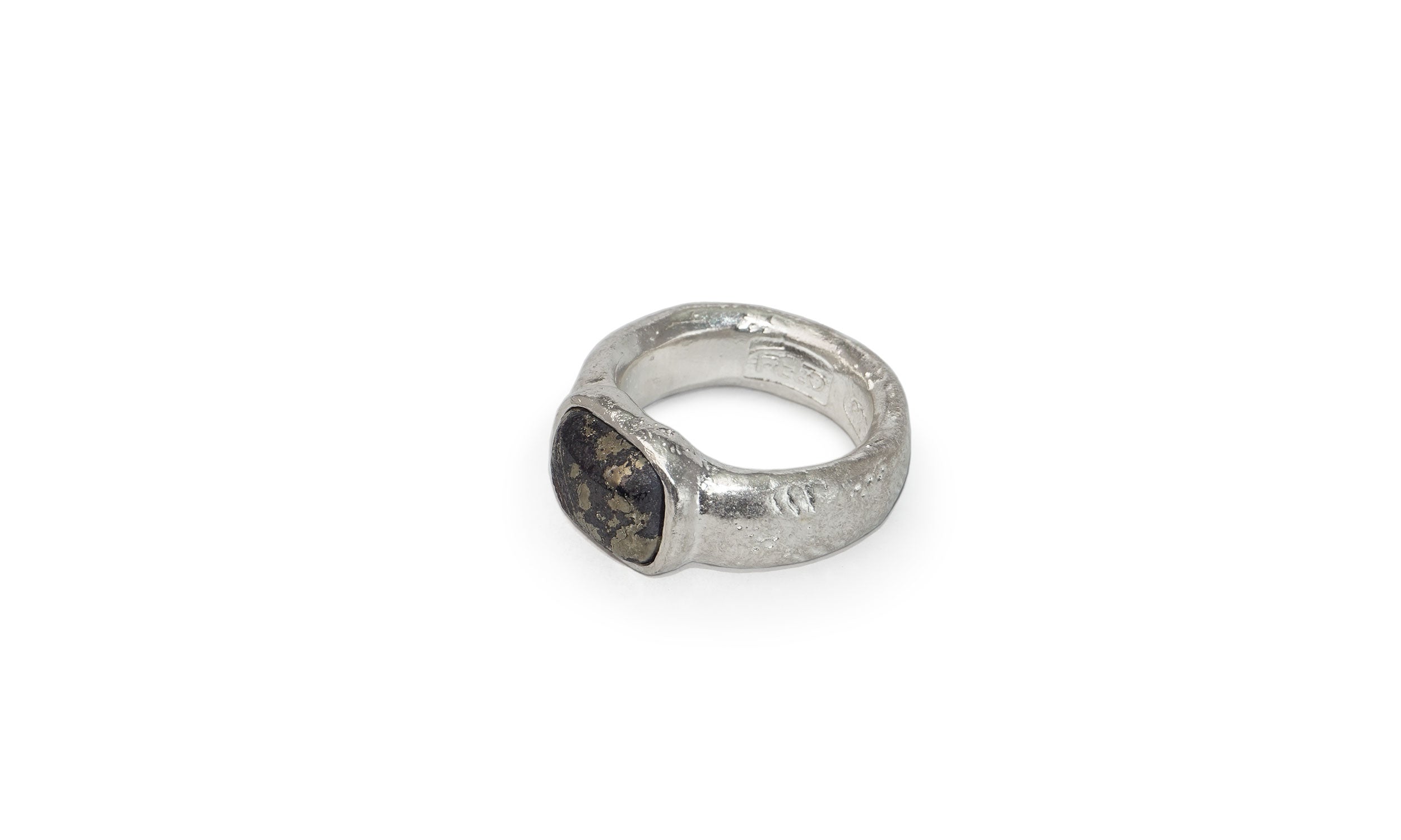 ALTER | CUSHION CUT SILVER SIGNET RING