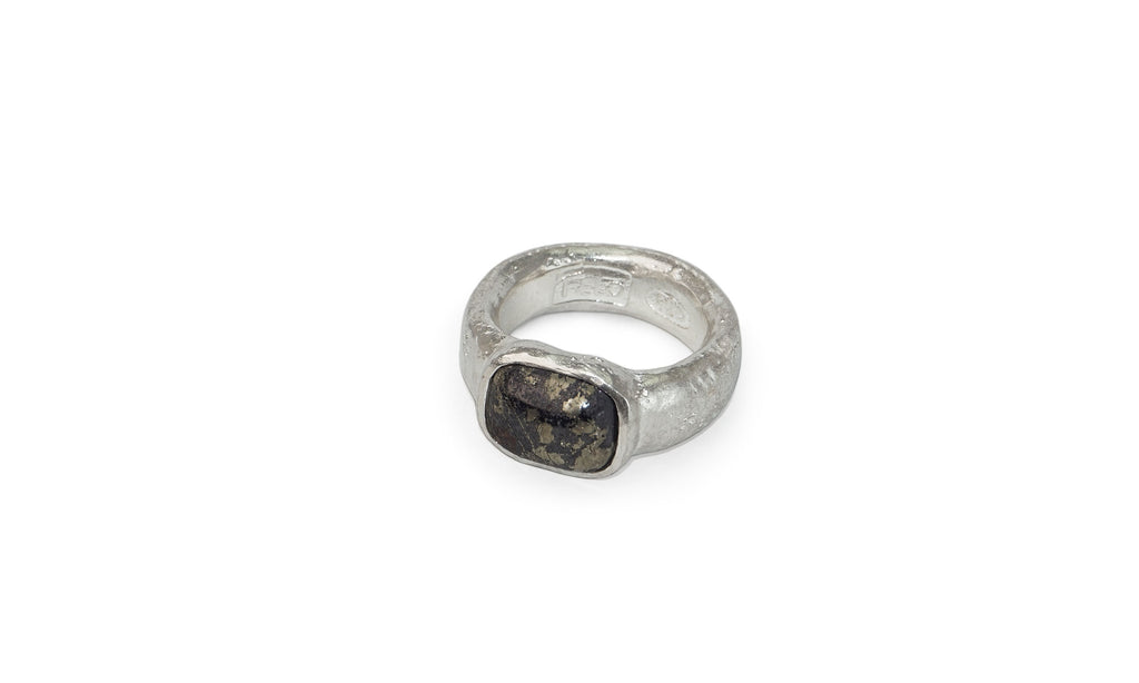 ALTER | CUSHION CUT SILVER SIGNET RING