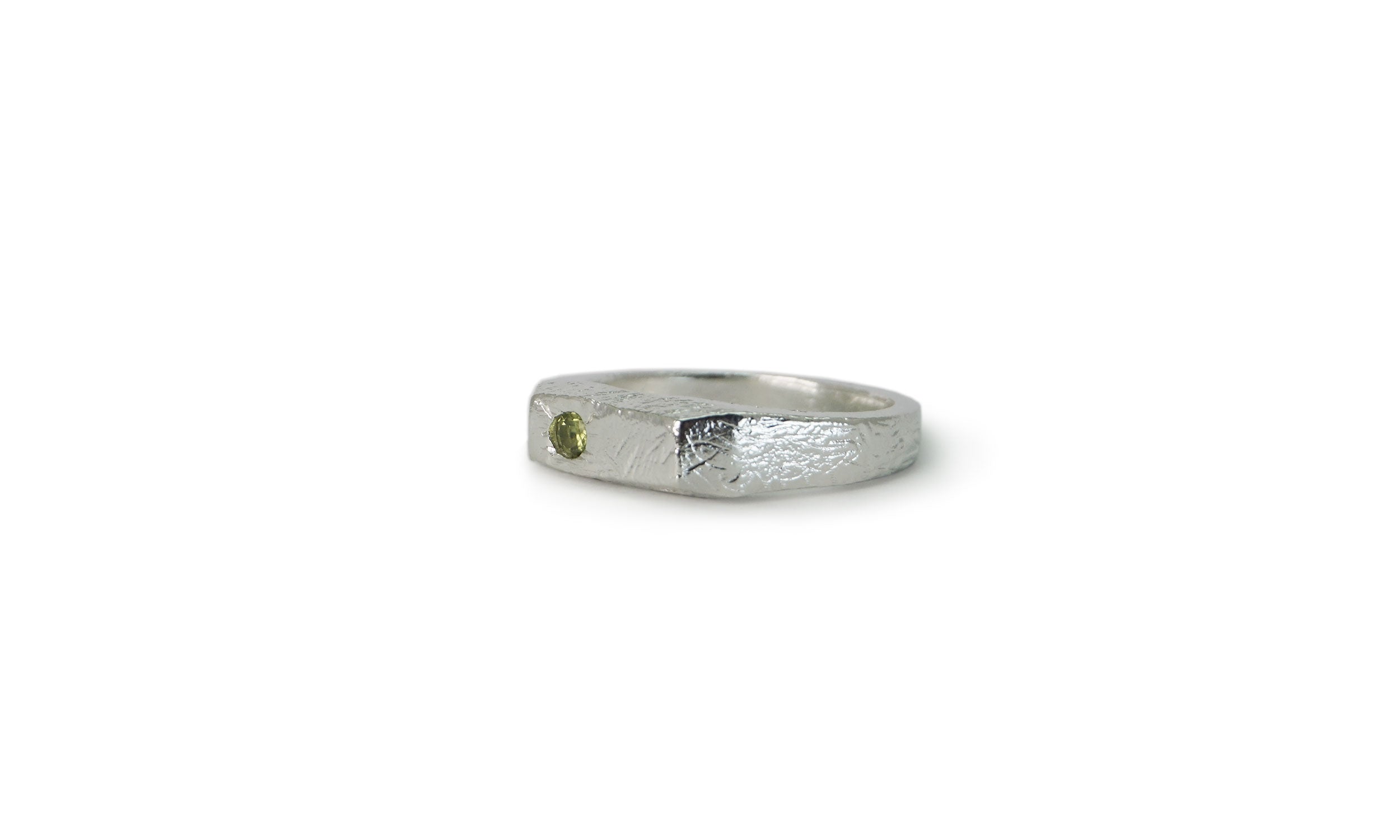 KOTAK | SINGLE FACETED GEMSTONE SILVER RING