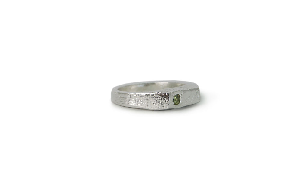 KOTAK | SINGLE FACETED GEMSTONE SILVER RING