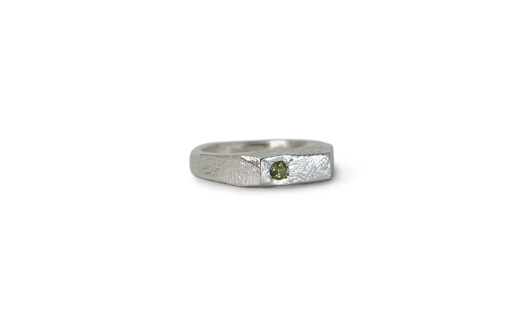KOTAK | SINGLE FACETED GEMSTONE SILVER RING