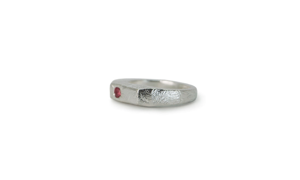 KOTAK | SINGLE FACETED GEMSTONE SILVER RING