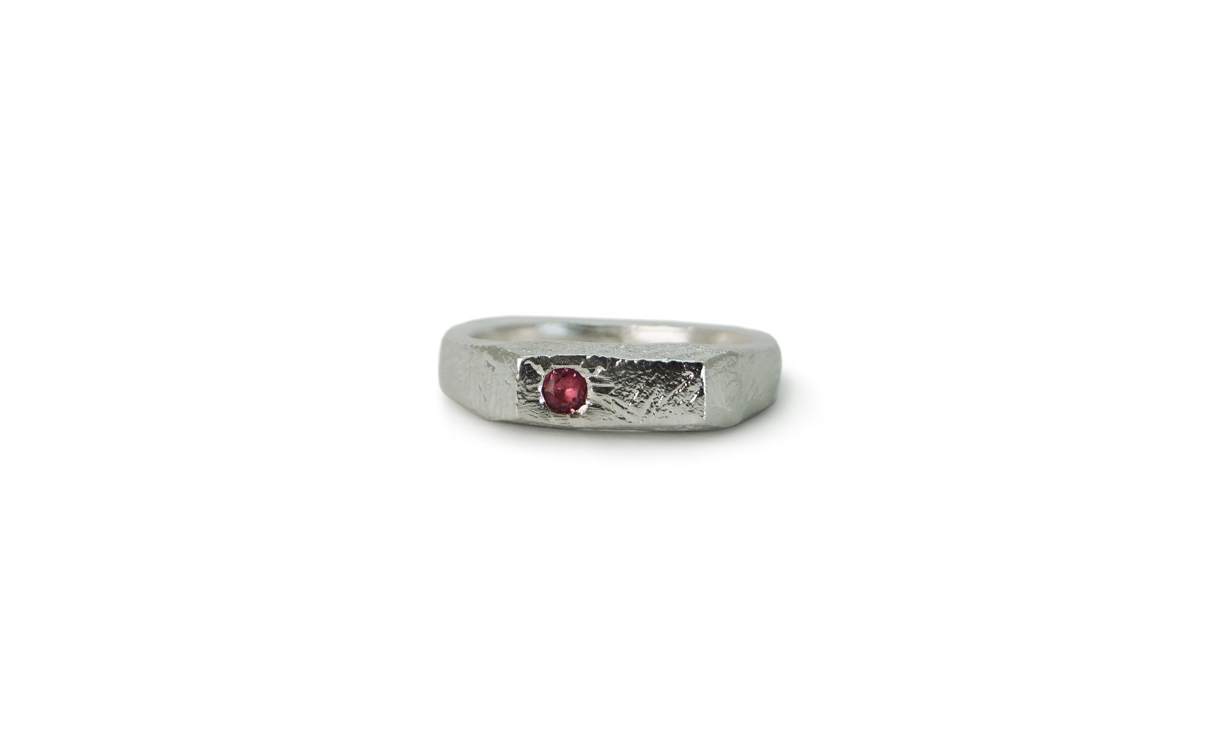 KOTAK | SINGLE FACETED GEMSTONE SILVER RING
