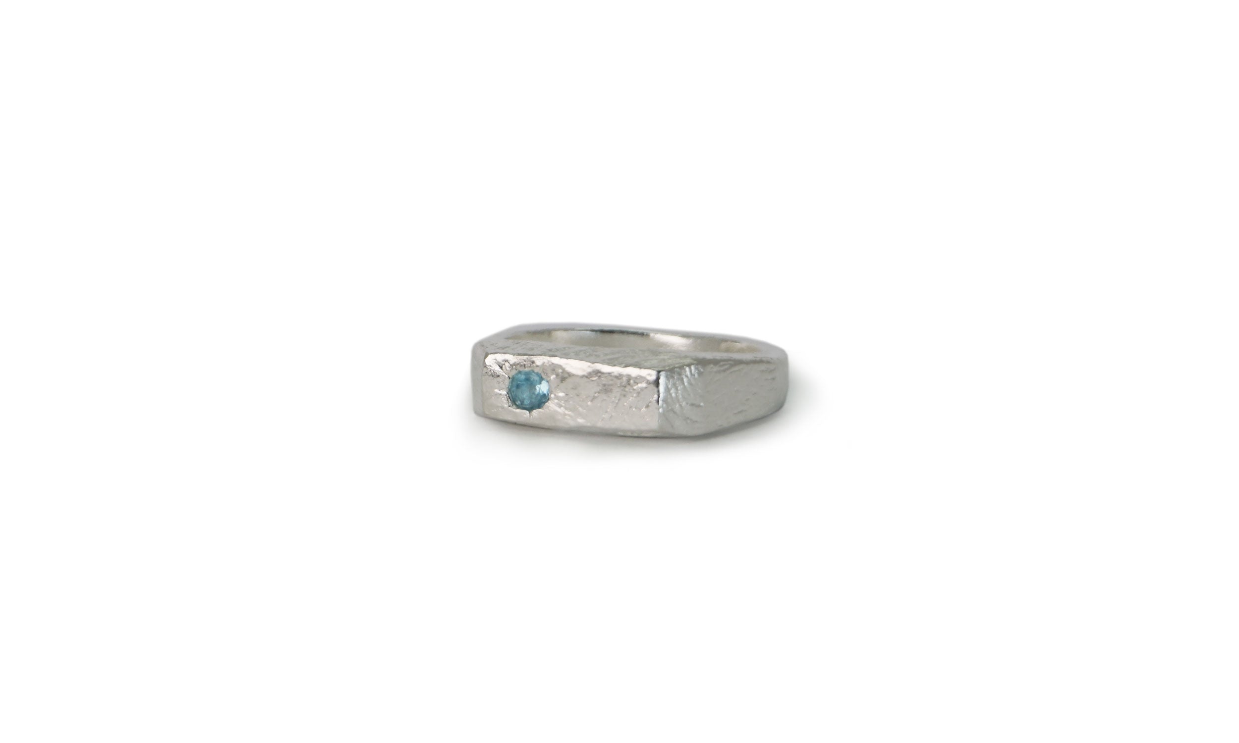 KOTAK | SINGLE FACETED GEMSTONE SILVER RING