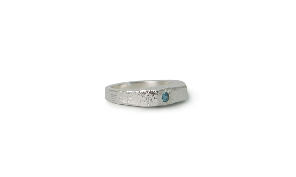 KOTAK | SINGLE FACETED GEMSTONE SILVER RING