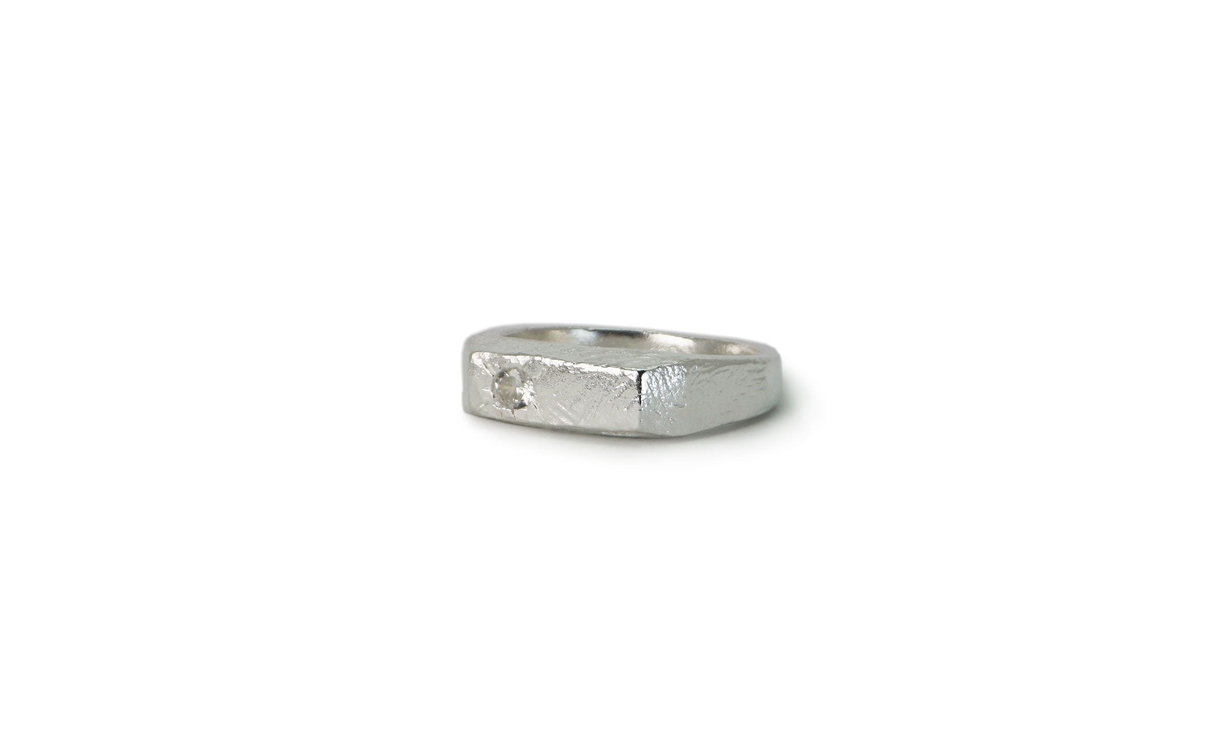 KOTAK | SINGLE FACETED GEMSTONE SILVER RING