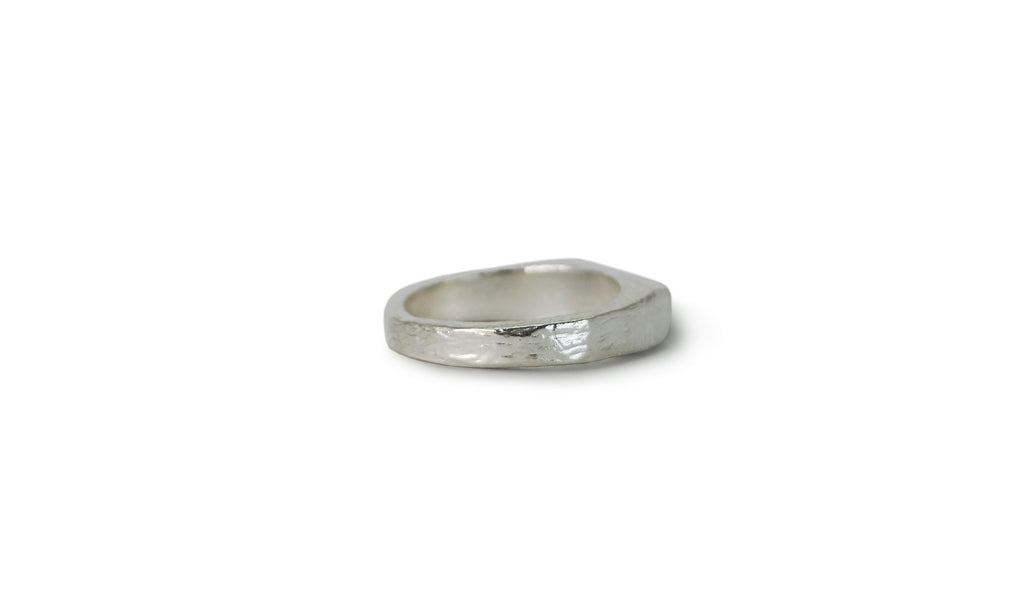 KOTAK | SINGLE FACETED GEMSTONE SILVER RING