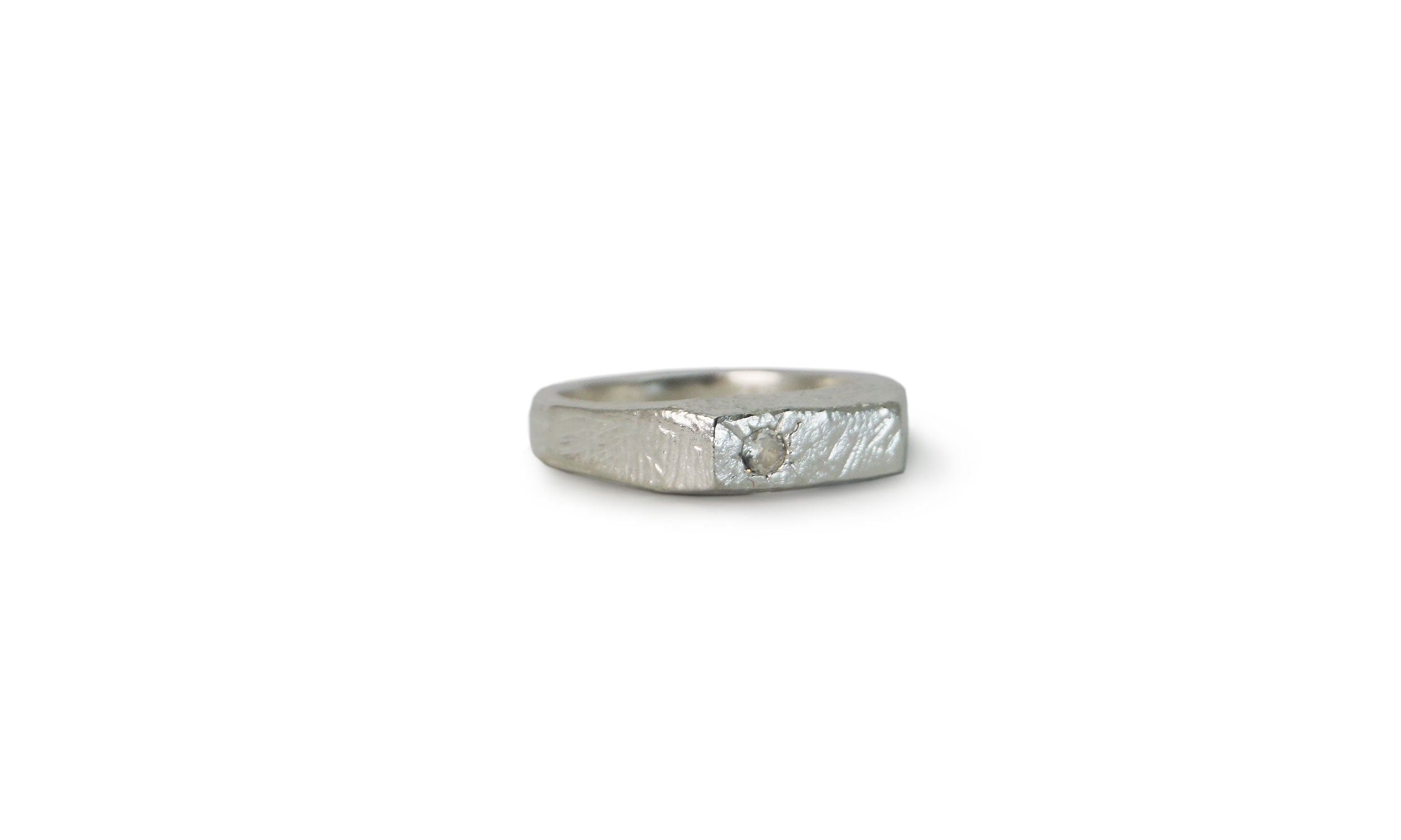 KOTAK | SINGLE FACETED GEMSTONE SILVER RING