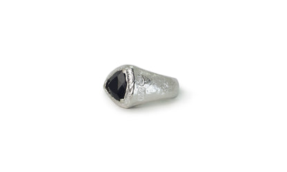 SEGI | TRIANGULAR GEMSTONE RING