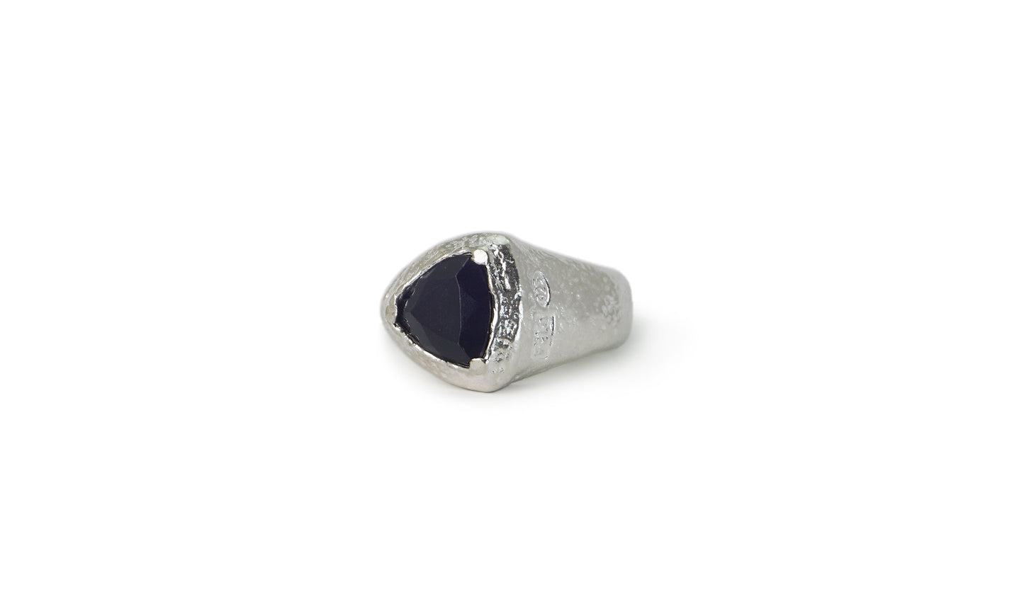 SEGI | TRIANGULAR GEMSTONE RING