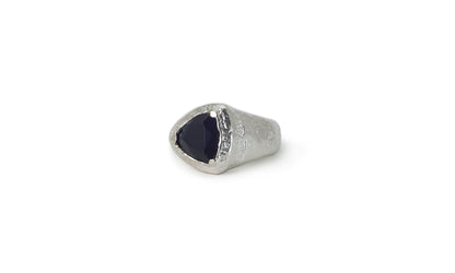 SEGI | TRIANGULAR GEMSTONE RING