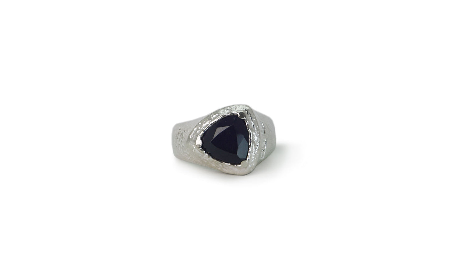 SEGI | TRIANGULAR GEMSTONE RING
