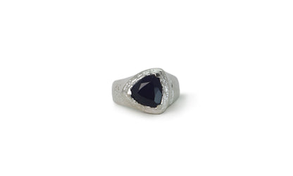 SEGI | TRIANGULAR GEMSTONE RING