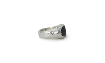 SEGI | TRIANGULAR GEMSTONE RING