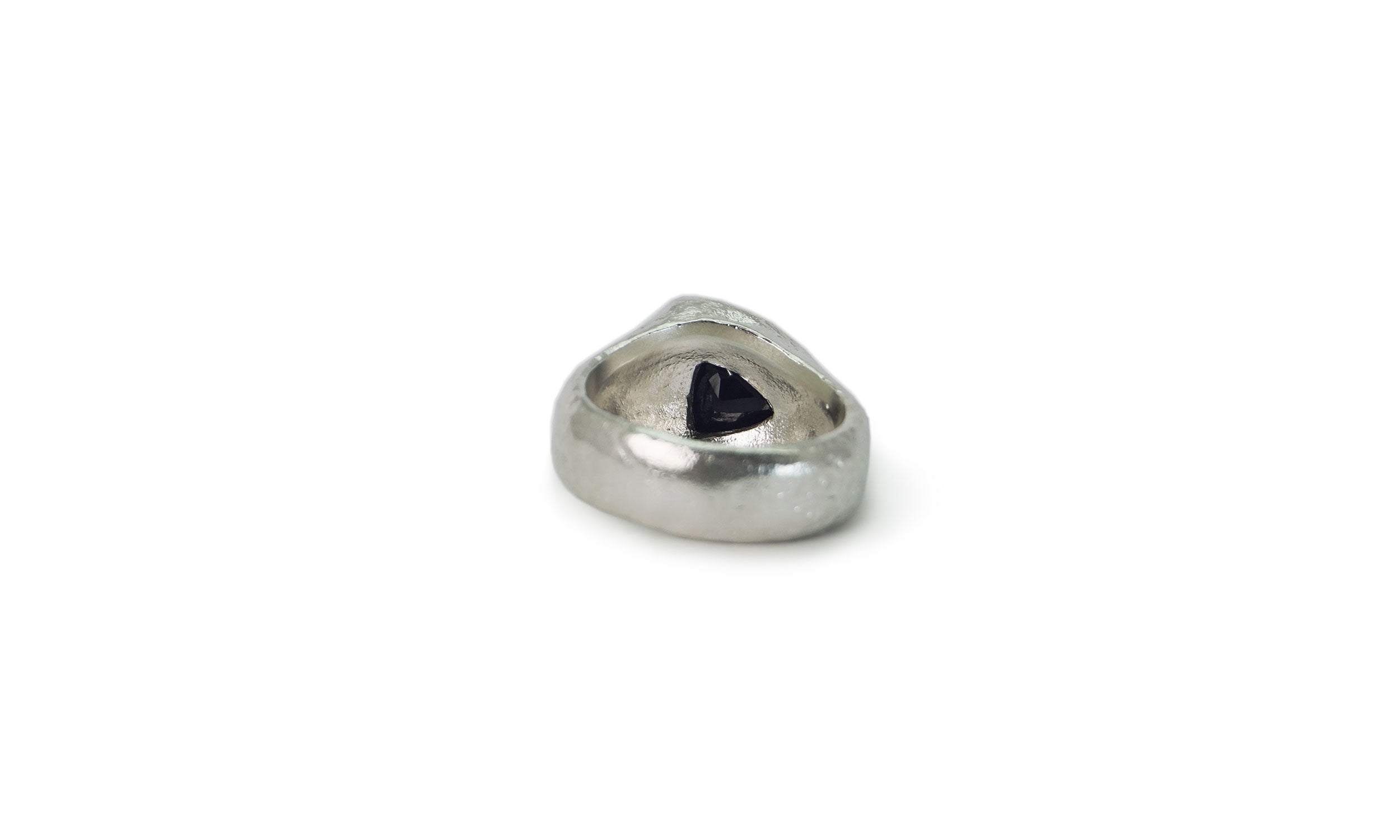 SEGI | TRIANGULAR GEMSTONE RING